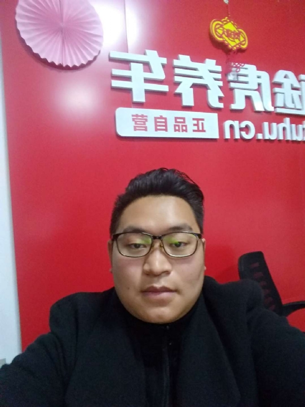 向上倾斜45度的第一张照片--广州相亲服务中心