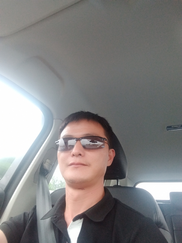 孤独的男人的第一张照片--广州相亲服务中心