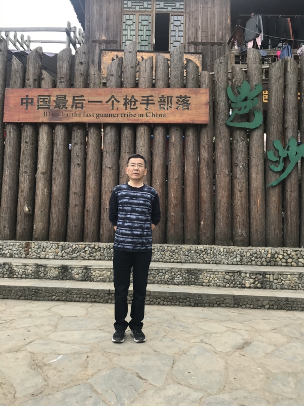 屯里的富豪的第一张照片--广州相亲服务中心