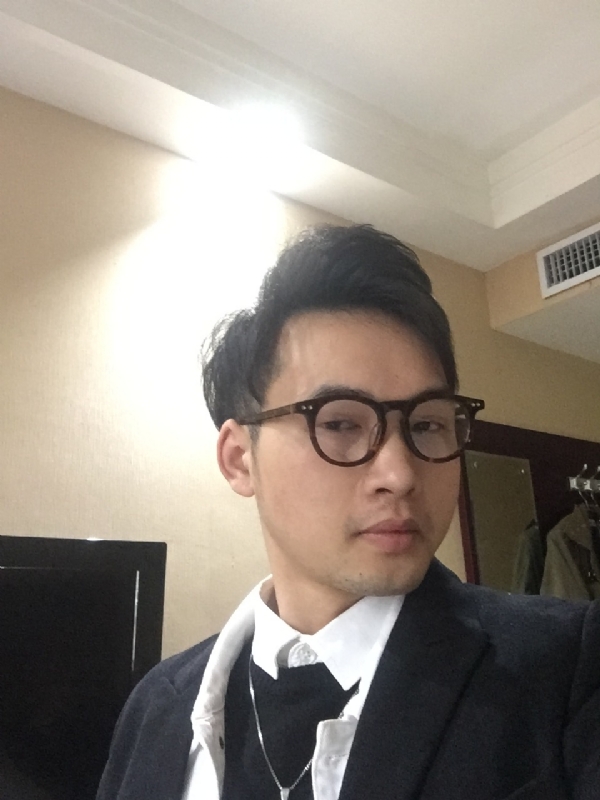 曾亮的第一张照片--广州相亲服务中心