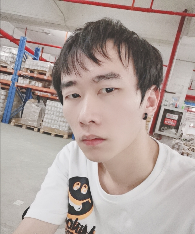 巷子里的猫的第一张照片--广州相亲服务中心