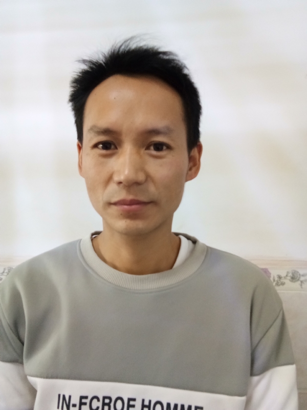 单亲爸爸的第一张照片--广州相亲服务中心