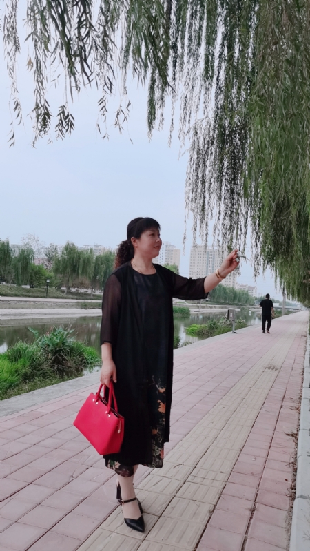 周本玲的第一张照片--广州相亲服务中心