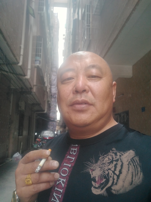 人在TA乡的第一张照片--广州相亲服务中心