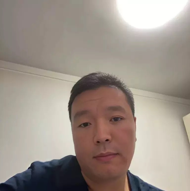 穿唐装的松鼠的第一张照片--广州相亲服务中心