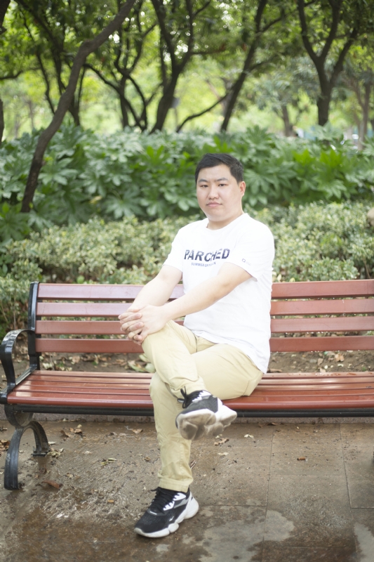 抱着鱼睡觉的猫的第一张照片--广州相亲服务中心