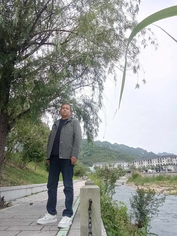 飞雪飘零的第一张照片--广州相亲服务中心