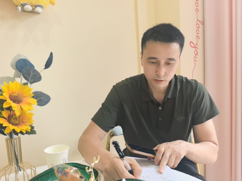 笑看一切的第二张照片--广州相亲服务中心