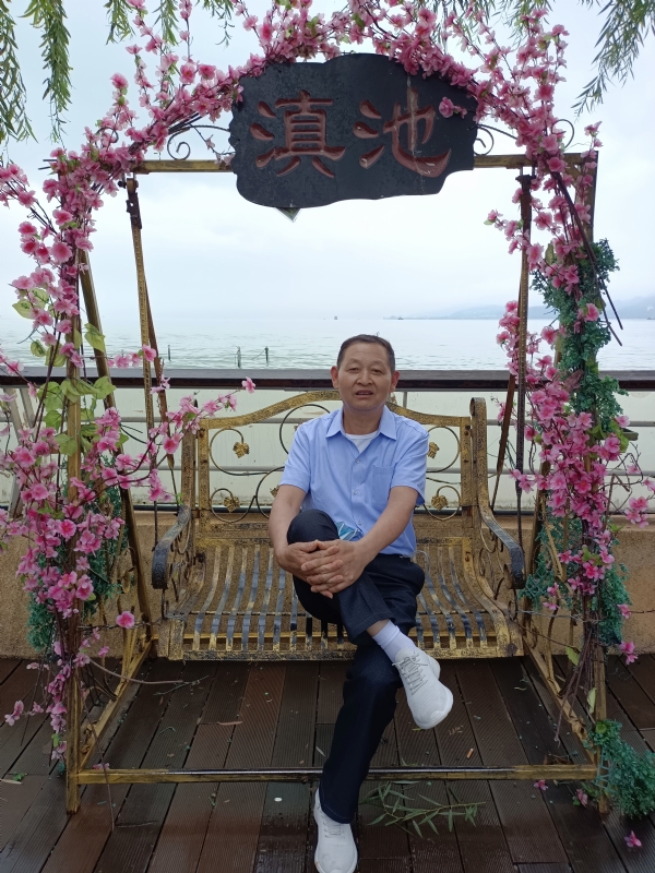 奋斗的第一张照片--广州相亲服务中心