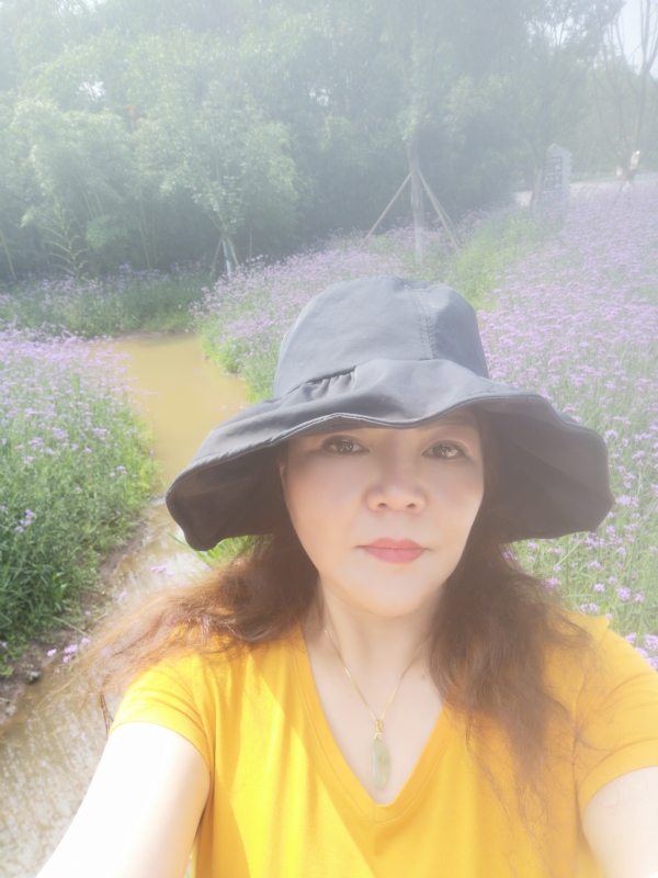 宛霞的第三张照片--广州相亲服务中心