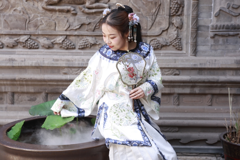 认真的雪的第一张照片--广州相亲服务中心